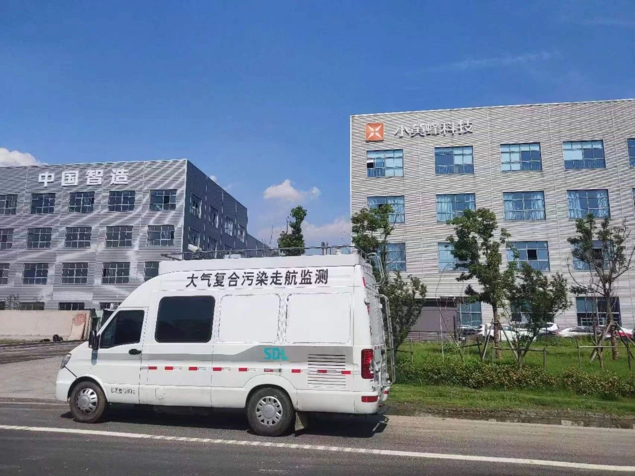 PG电子走航监测车工厂实拍.jpg